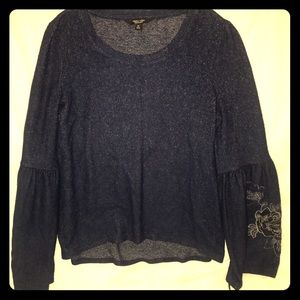 Bell sleeve top